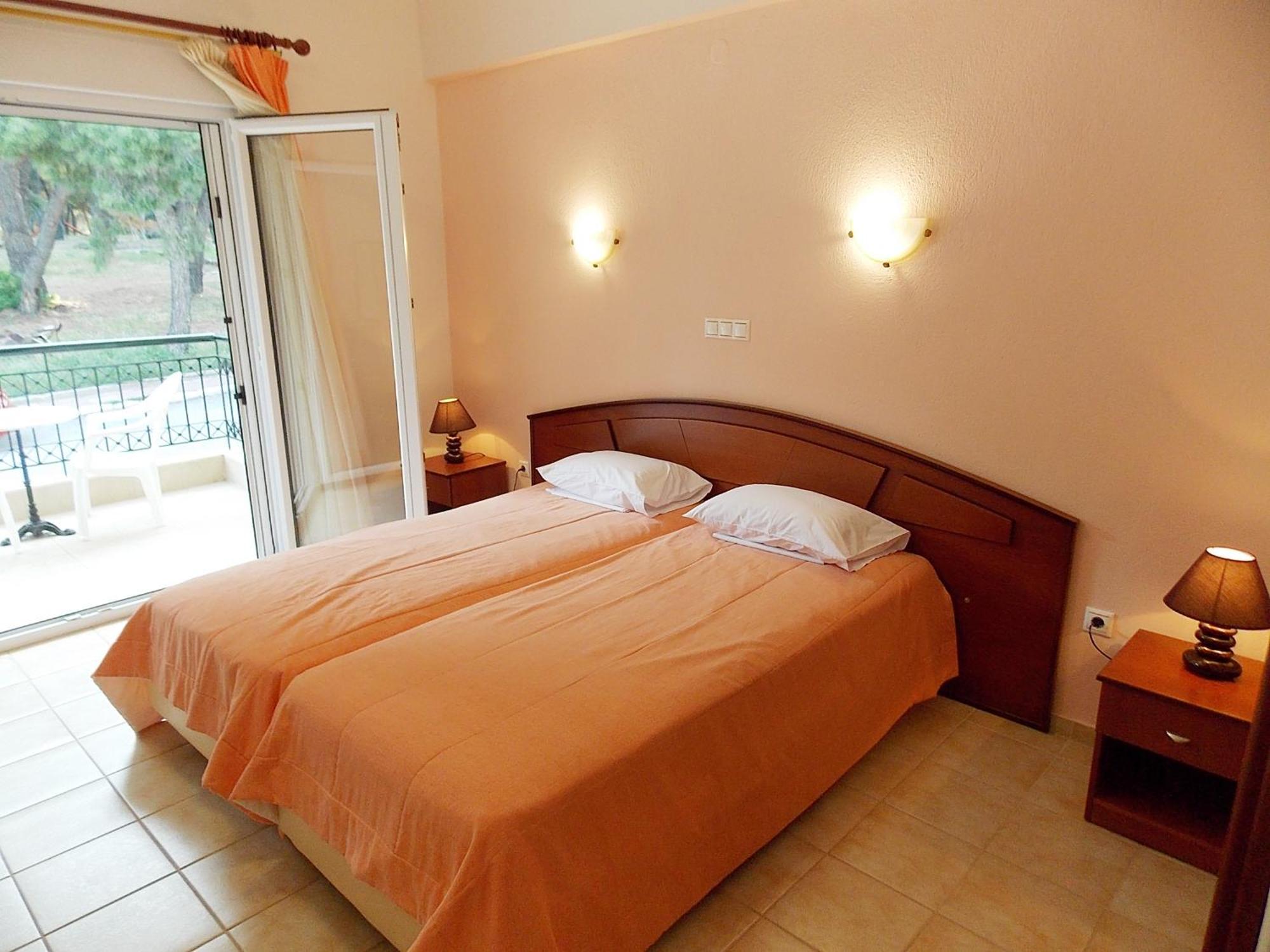 Loxandra Studios Metamorfosi  Luaran gambar
